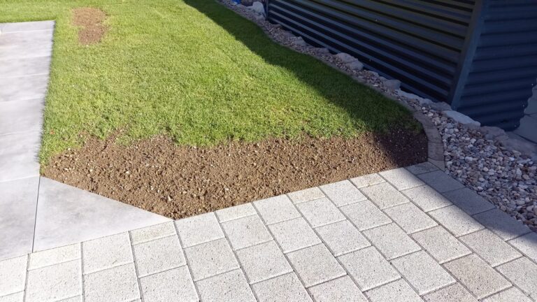 Steine einschneiden für einen sauberen Abschluss